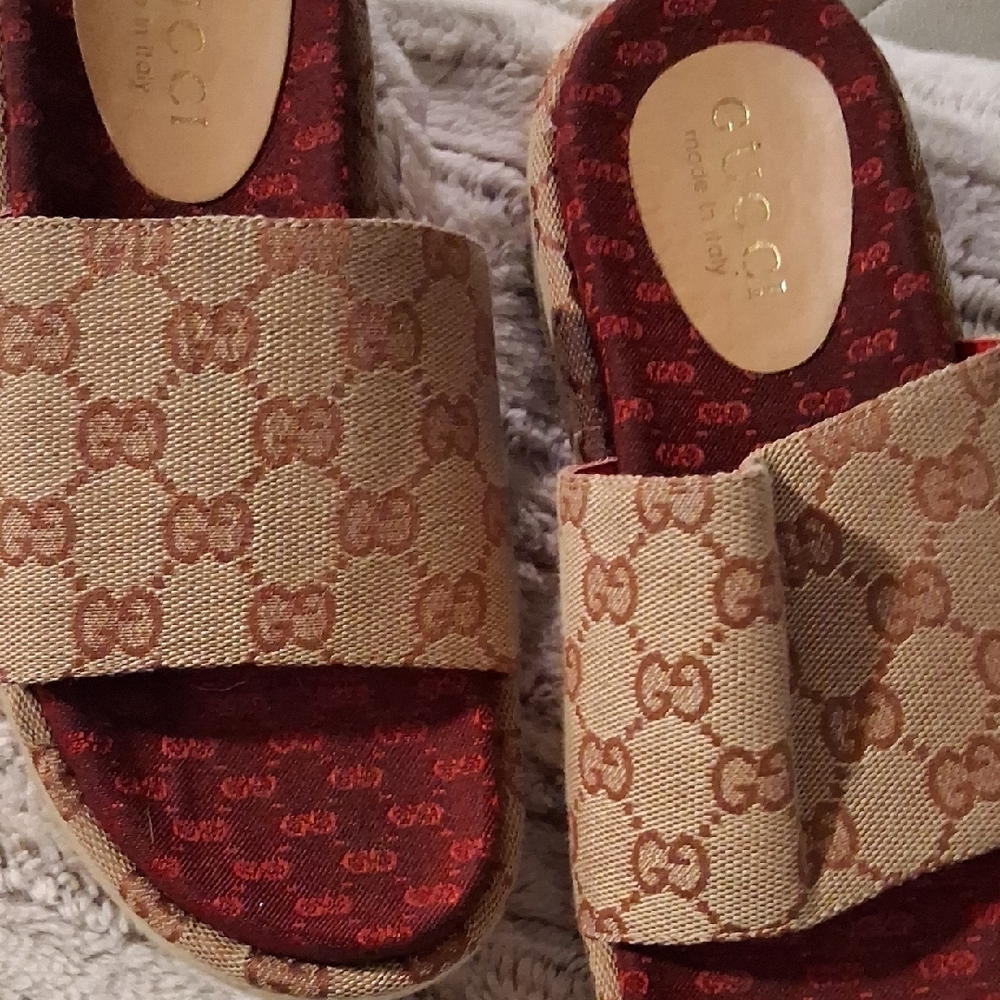 Gucci Cream and Red Sandals with Iconic Design
